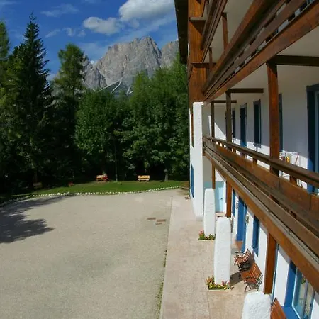 Отель Orsoline Cortina *